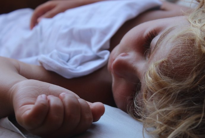 20. 12 Effective Ways To Wake Up A Sleeping Toddler2