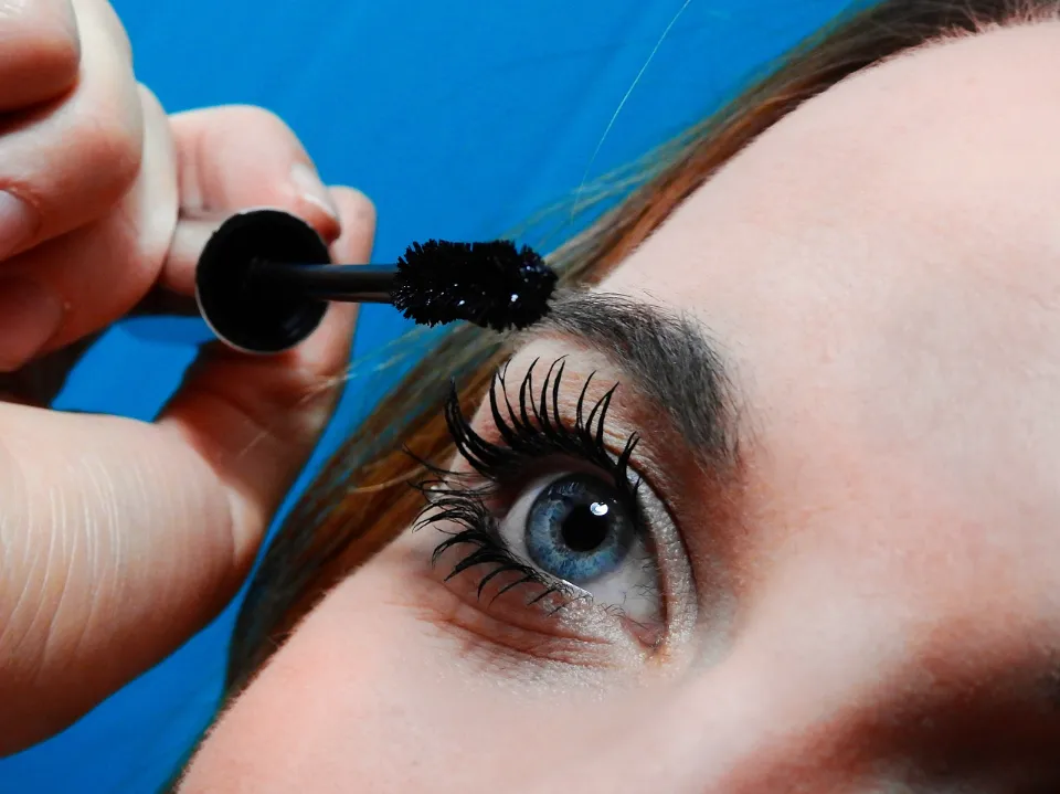 Allergic Reactions to Eyelash Extensions - 2023 Guide