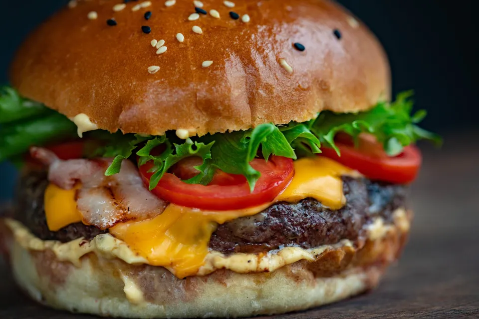 Can You Eat Burgers with Braces? (All You Need to Know)
