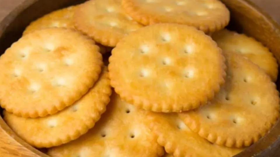 Can You Eat Ritz Crackers With Braces - Is It Safe to Eat?