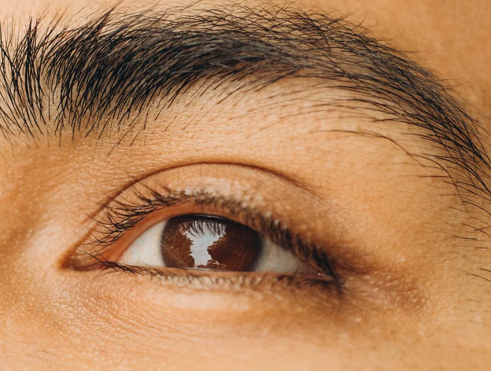 Does Crying Make Your Eyelashes Longer - Science Explain