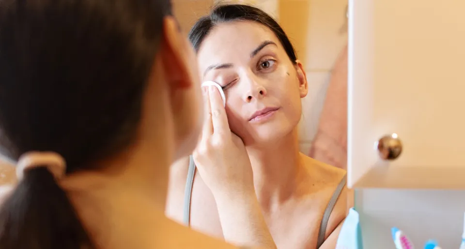 Does Vaseline Remove Makeup - Is Vaseline Safe for Eye Makeup?