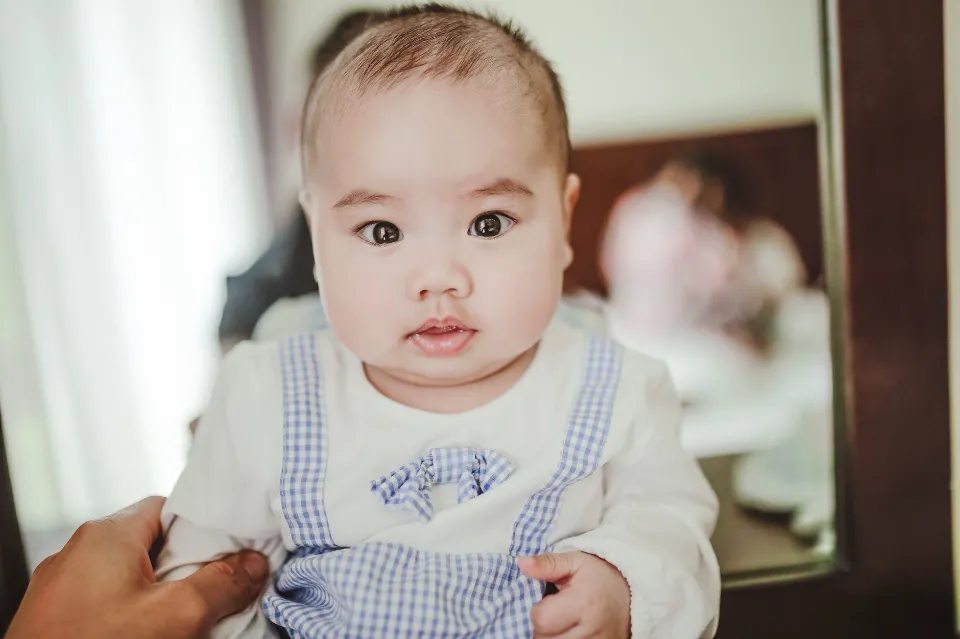 Why Your Baby Is Staring and When to Worry About Your Baby Staring?