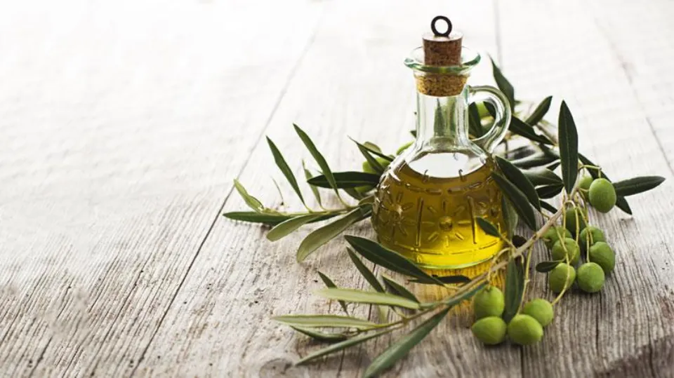 Argan vs Olive Oil For Skin & Hair - Benefits and Uses